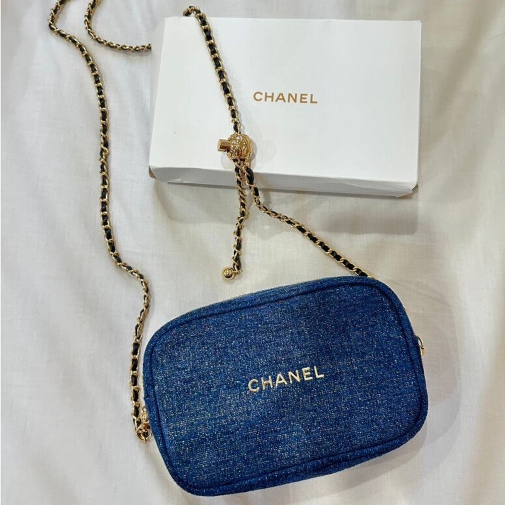CHANEL Absolute Allure Set Holiday 2023 Cosmetic Pouch - Picture 8 of 12